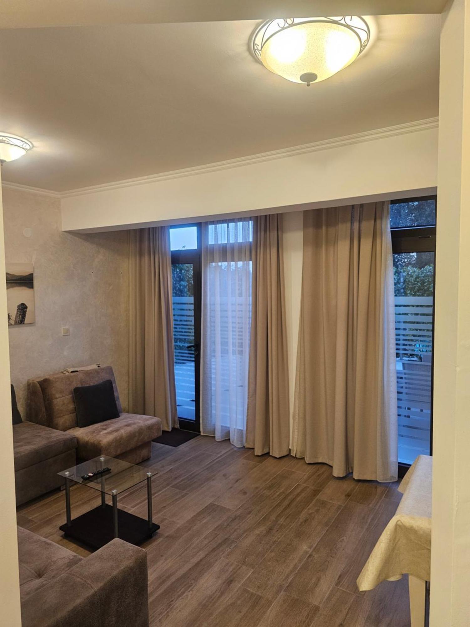 Langust - Free Parking Apartment Sveti Stefan Ruang foto